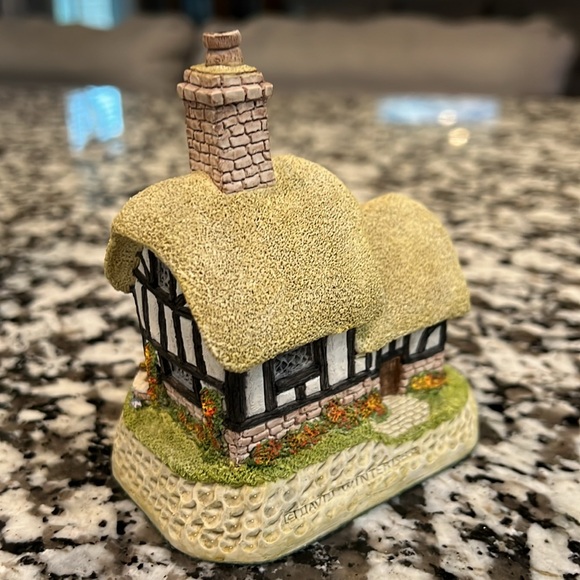 David Winter Cottages Blossom Cottage - Picture 4 of 11